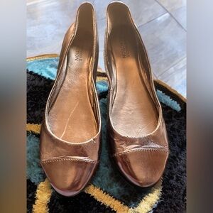 Kenneth Cole Women’s Vintage Ballet Flats Size 8 Color: Silver